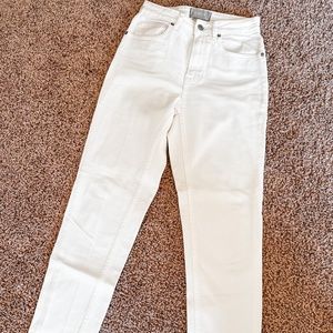 EVERLANE - Curvy, Cheeky Straight Jean